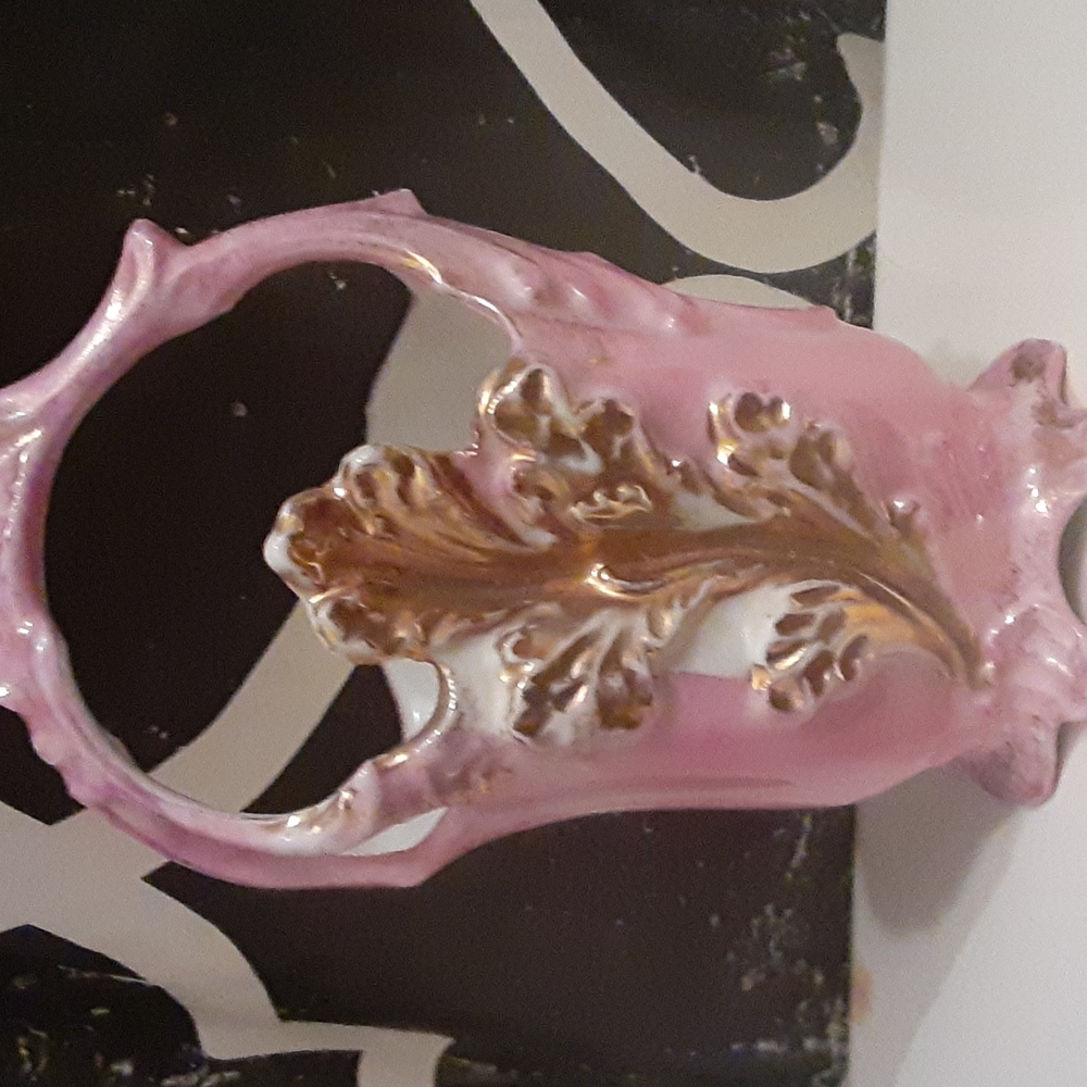 Glass basket figure